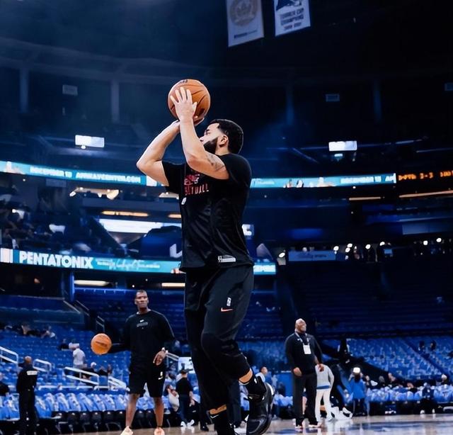 尼克斯碾压掘金，范弗利特状态火热