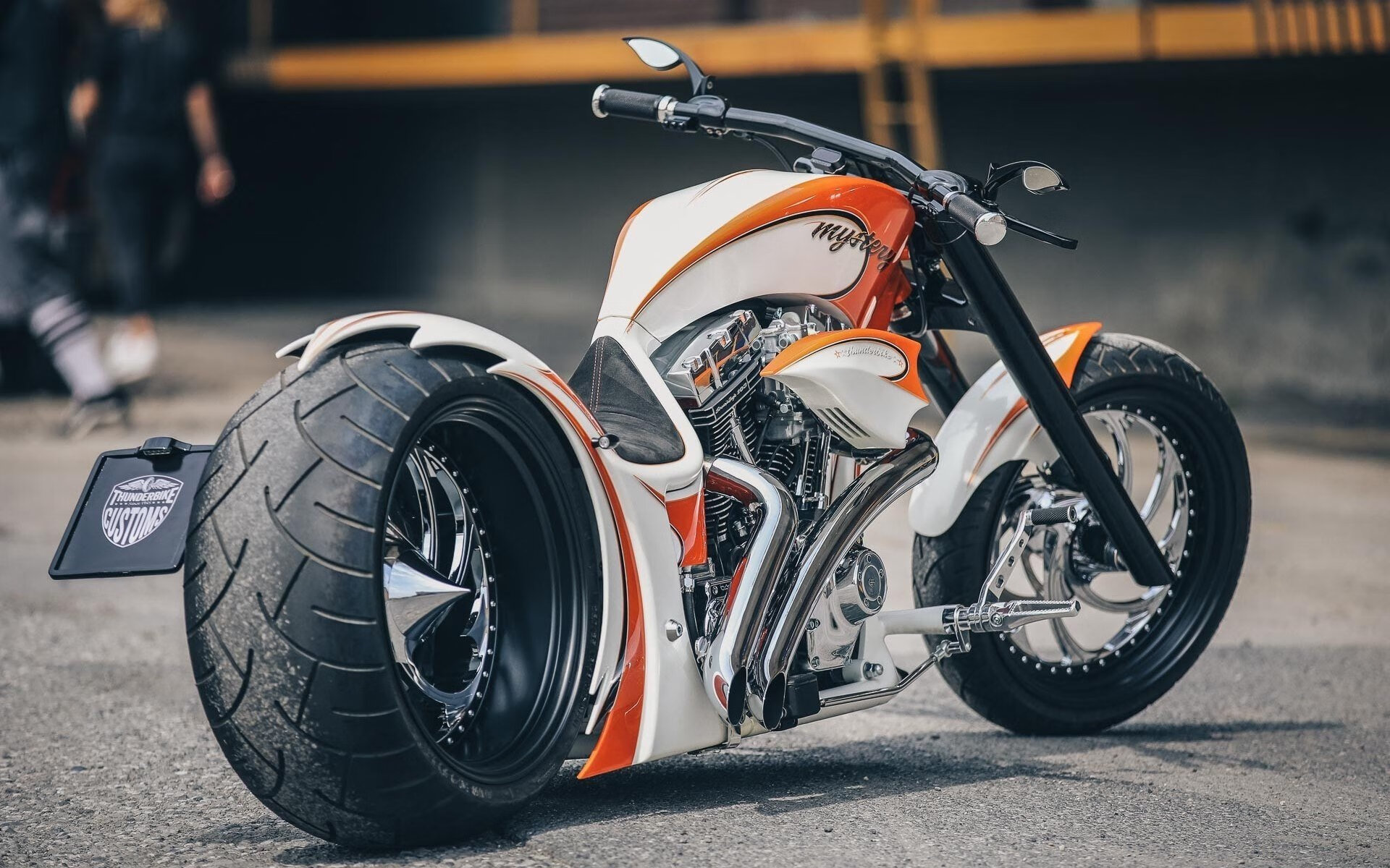 柏林墙倒下三十四年后，一个德国人用右脚为加纳缝合了世界的裂痕